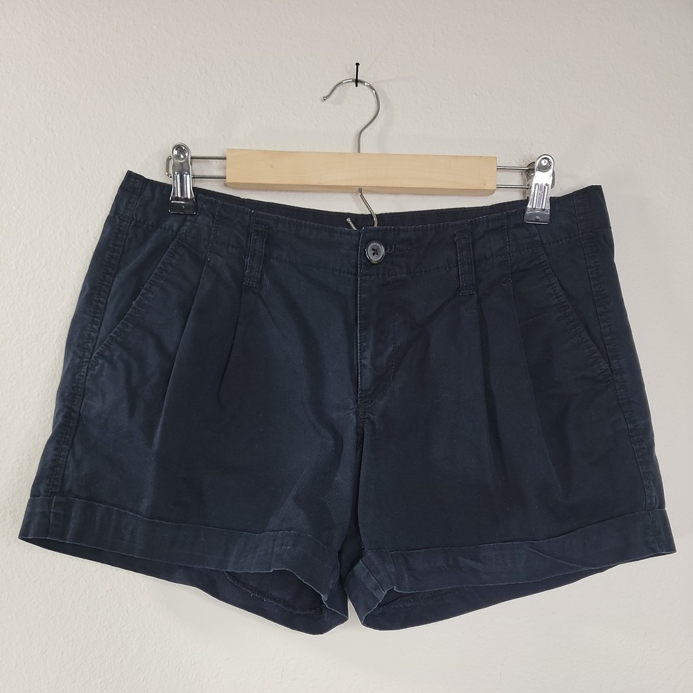 Old Navy Womens 8 Black Cotton Pleated Front Chino Shorts 4.5 Inseam Pockets